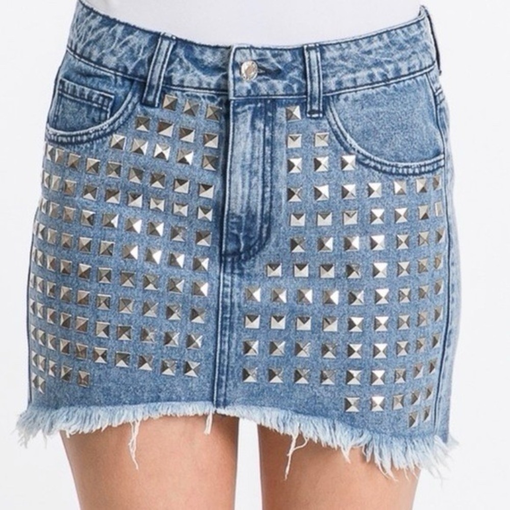 Uniq By‎ List Women's Studded Distressed Raw Hem Edge Denim Skirt Size Small